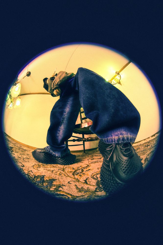 Eve、最新曲「Underdog」11/28配信リリース。OFF SCRIPT描き下ろしジャケット・イラスト公開