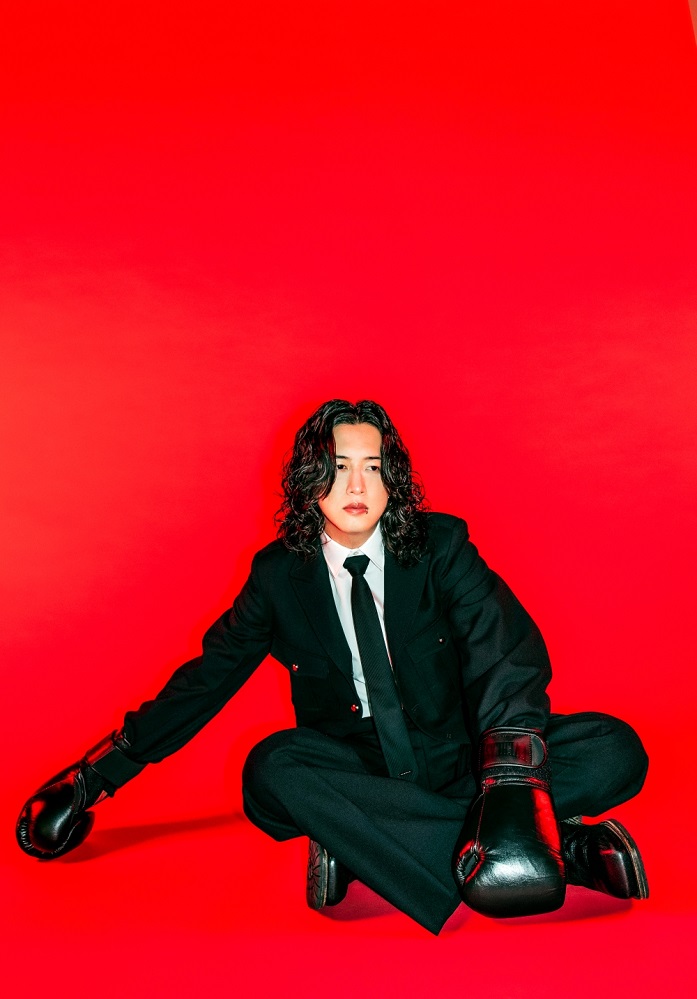 キタニタツヤ、来年秋にニュー・アルバム『DEKAI』&『PURE』2枚同時リリース発表。Eve、amazarashi、SILICA GEL等を迎えた自主企画対バン・ライヴ"Hugs Vol.6"7月開催。新アー写公開