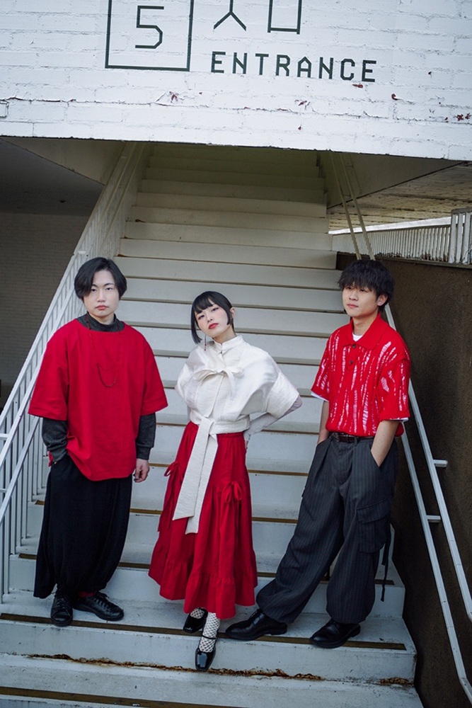 青森発3ピース・バンド SWALLOW、初の2デイズ・ワンマン・ライヴ"わたしの宇宙 -陰-"＆"わたしの宇宙 -陽-"青森Quarterにて5/5-6開催決定