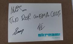 【RT＆フォローで応募完了】TWO DOOR CINEMA CLUBのサイン色紙を抽選でプレゼント！