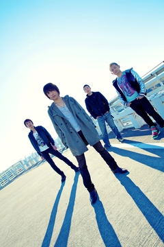 LUNKHEAD、2/15リリースのニューアルバム『青に染まる白』詳細発表。メンバーコメントも到着。先行シングル『果てしなく白に近づきたい青』のミュージックビデオも公開。