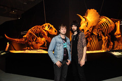 KASABIAN、新作『Velociraptor!』で「恐竜博2011」に来襲！