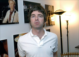 Noel Gallagher、Ian BrownらがCMでおおはしゃぎ