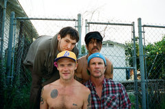 RED HOT CHILI PEPPERS、配信限定シングル第2弾『Magpies/ Victorian Machinary』がリリース