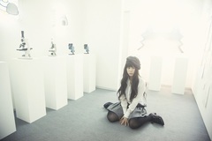 やくしまるえつこ、新作インスタレーション『Λ Girl』を豊田市美術館“反重力”展で発表