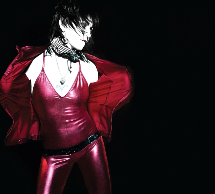 JOAN JETT AND THE BLACKHEARTS、ニュー・アルバム『Unvarnished』の日本盤を12/18にリリース。ボーナス・トラック5曲を追加収録