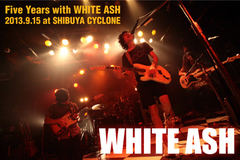 WHITE ASHのライヴ・レポートを公開。渋谷CYCLONEを祝祭感で満たした5周年記念ワンマン、数々のエピソードも語られた記念すべき一夜をレポート