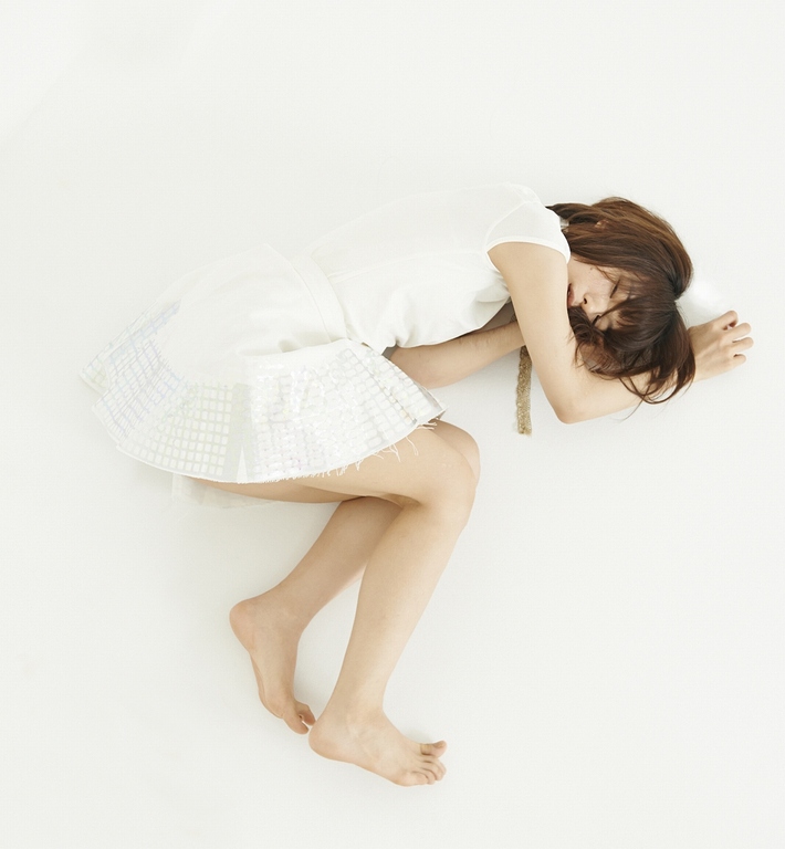 後藤まりこ、新作タイトルが決定。約1年半振りのリリースとなる2ndアルバムのタイトルは『ｍ＠ｕ』。新ヴィジュアルも公開