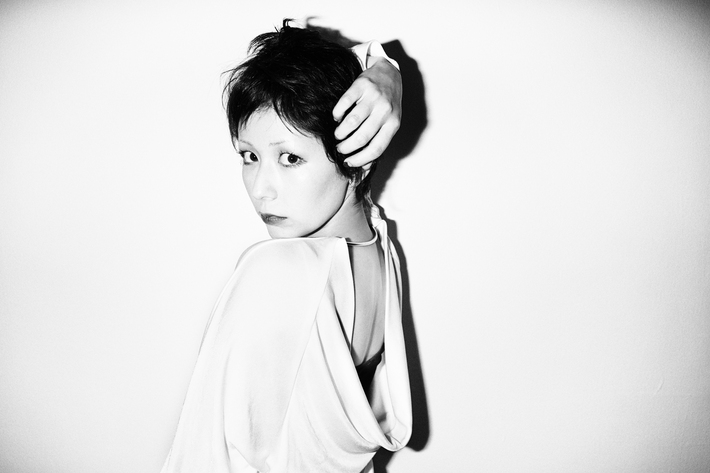 岡村靖幸、Chara、斉藤和義ら国内外の12組の豪華アーティストとのコラボ・カヴァー・アルバム『ROCK』をリリースする木村カエラ、6チーム19人とのコラボによる1,000枚超の作画から生まれたMVを公開