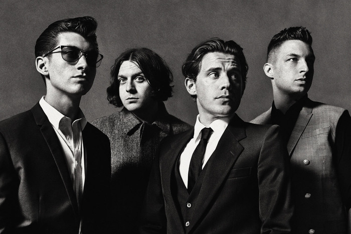 Arctic Monkeys フロントマンalex Turnerが喉頭炎のためヨーロッパ ツアーの1公演