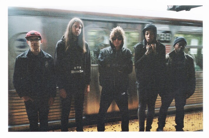 ニューヨーク発パンク・バンドCEREBRAL BALLZY、THE STROKESのJulian Casablancas主宰レーベル"Cult Records"と契約。Julianからのコメントも到着