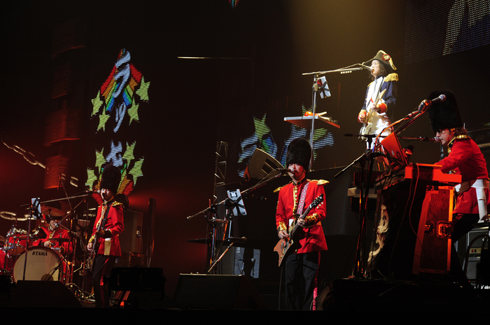 ユニコーン、"手島いさむ50祭"日本武道館ライヴを12/18にDVD/Blu-rayでリリース。電大、手島いさむソロバンドや、阿部義晴と奥田民生らによる阿部民バンドも映像収録