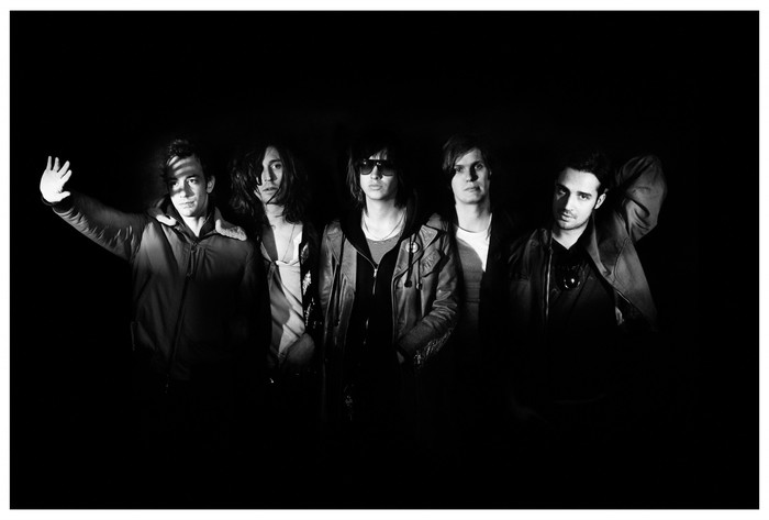 THE STROKES、3rdアルバムのオープニング・トラック「You Only Live Once」のMV別ヴァージョンを4年ぶりに公開