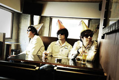 the pillows、3/12にリリースするMV集『REVIVAL OF MOTION PICTURES』の詳細を発表。ライヴBlu-rayBOX『OUR BLACK FLAG』の同時リリースも決定