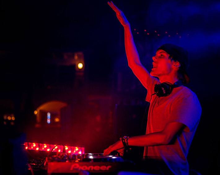 Avicii、マイアミの病院へ入院。胆のう摘出手術のため、"Ultra Music Festival"の出演をキャンセル