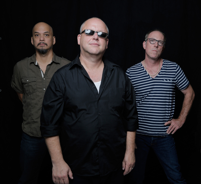 PIXIES、4/23に23年ぶりのニュー・アルバム『Indie Cindy』リリース決定。収録曲「Snakes」のMVも公開