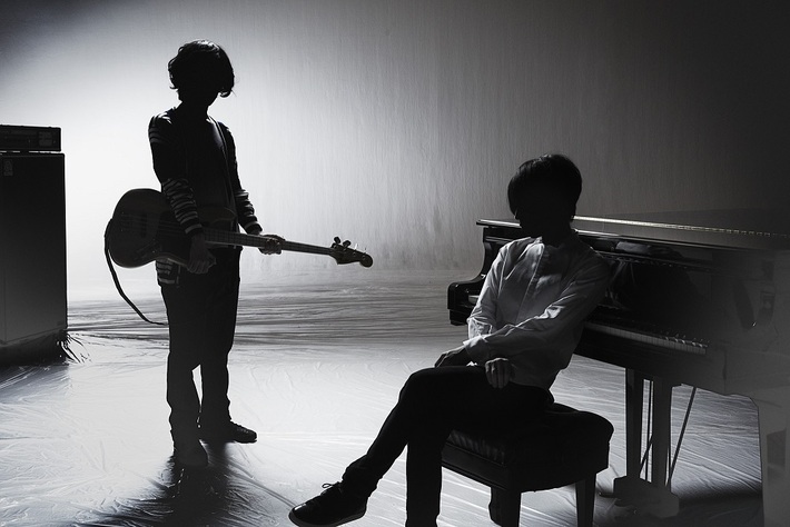 別冊少年マガジンにて5/9から新連載がスタートする漫画家"田口囁一"率いるロック・バンド、感傷ベクトルが5/14に1stシングル『エンリルと13月の少年』リリース決定