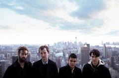 VAMPIRE WEEKEND、アメリカのテレビ番組で披露した「Unbelievers」のパフォーマンス映像公開