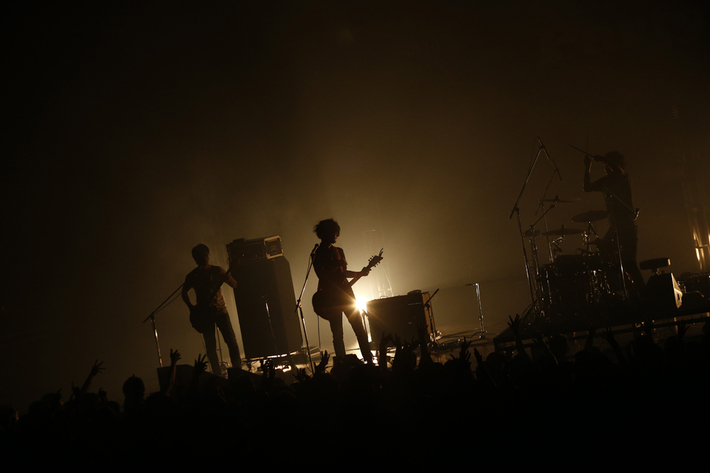 Kidori Kidori、会場限定シングル『El Negro』のレコ発ライヴにBAND A、ドラマチックアラスカ、 LAMP IN TERRENが出演決定。「Mass Murder」のライヴ映像も公開