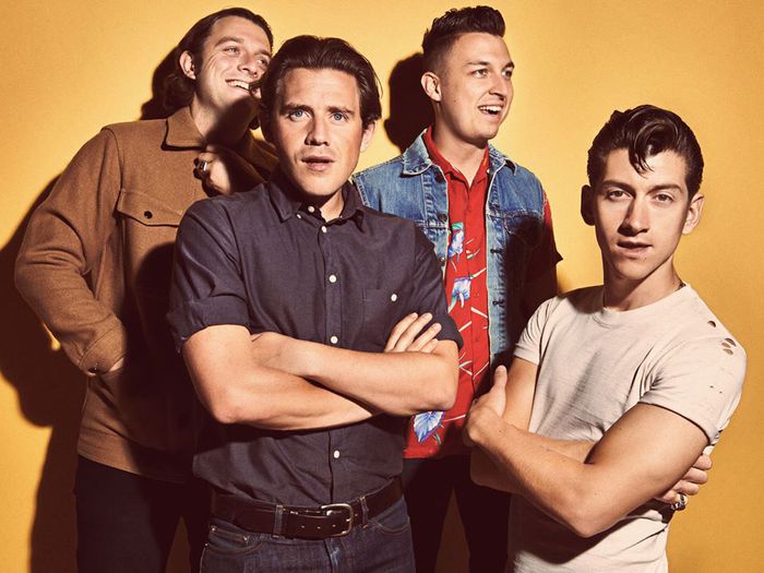 ARCTIC MONKEYS、最新アルバム『AM』より「Snap Out Of It」をシングルとしてリリースすることを発表