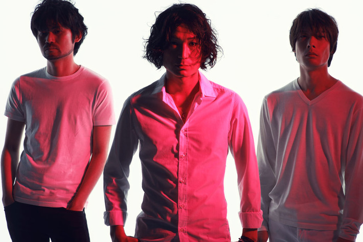 DOES、7/2リリースのニュー・シングル『紅蓮』のアートワーク、ジャケット写真を公開