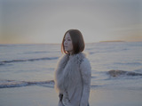 シンガー・ソングライターのヒナタカコ、日本各地の魅力を紹介する番組企画"VOICE OF JAPAN"にて書き下ろした『僕らの光』を本日より配信限定シングルとしてリリース