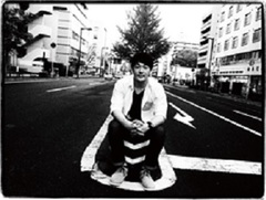 荒井岳史（the band apart）、7/16リリースの1stフル・アルバム『beside』を引っ提げてソロ・レコ発ツアーが決定。収録曲「シャッフルデイズ」のMVも公開