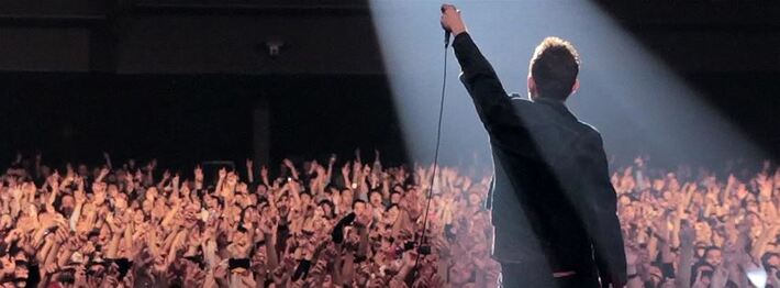 BLUR、1996年に発表したライヴ・アルバム『Live At The Budokan』をリマスター音源で8/11に全世界同時配信決定。今年1月の武道館ライヴ映像を使用した「Yuko And Hiro」のMVも公開