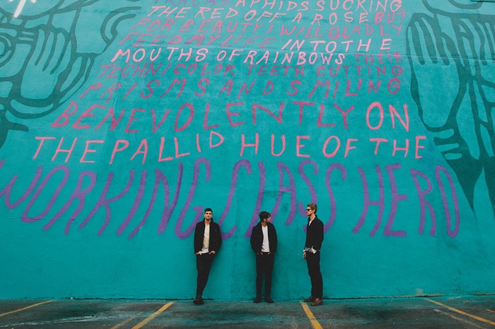 FOSTER THE PEOPLE、2ndアルバムのジャケットを描いた巨大壁画が12,000人ものファンによって守られたことが話題に