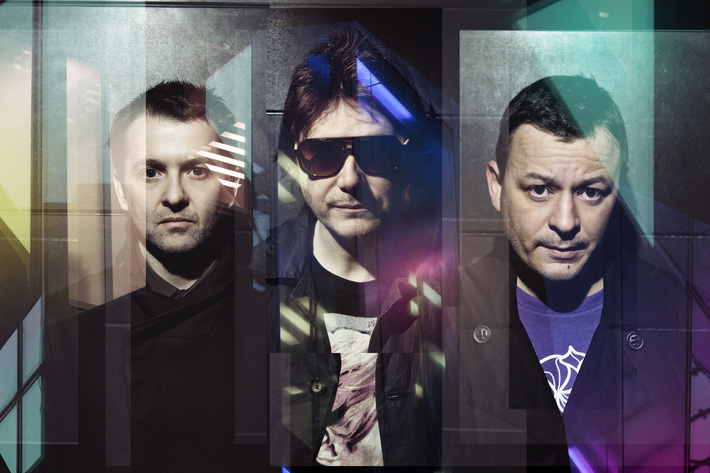 MANIC STREET PREACHERS、来週7/9にリリースするニュー・アルバム『Futurology』のサンプラー映像公開