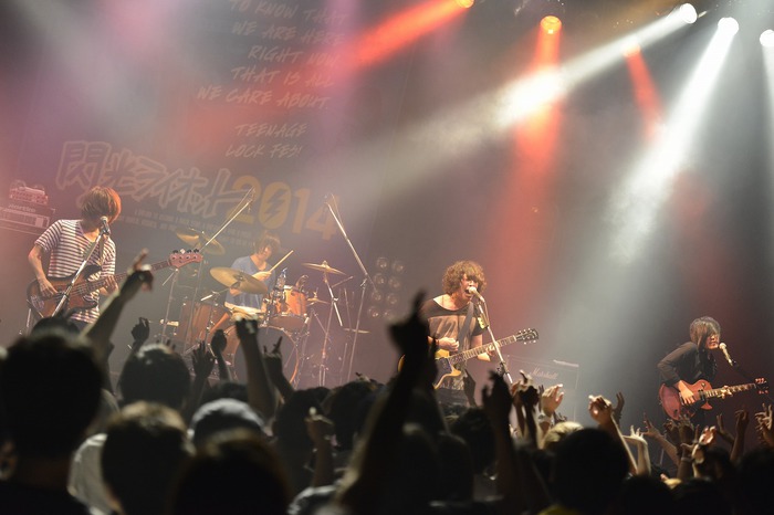 KANA-BOON、閃光ライオットの3次ライヴ審査大阪会場にサプライズで登場。ライヴ写真も到着