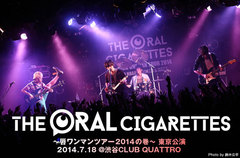 THE ORAL CIGARETTESのライヴ・レポートを公開。メジャー・デビュー作を引っ提げてのワンマン・ツアー初日、野望と欲望をむき出しにしたステージでフロアを踊らせた東京公演をレポート