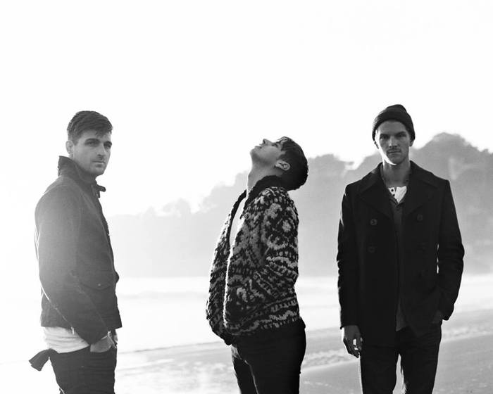 FOSTER THE PEOPLE、今年3月にリリースした最新アルバム『Supermodel』より「Are You What You Want To Be?」のライヴMVを公開
