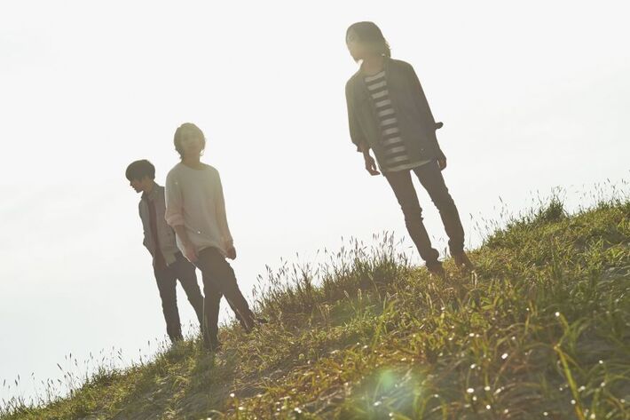 Galileo Galilei、10/1にリリースするニュー・ミニ・アルバム『See More Glass』よりAimerとのコラボ曲「バナナフィッシュの浜辺と黒い虹」のMV公開