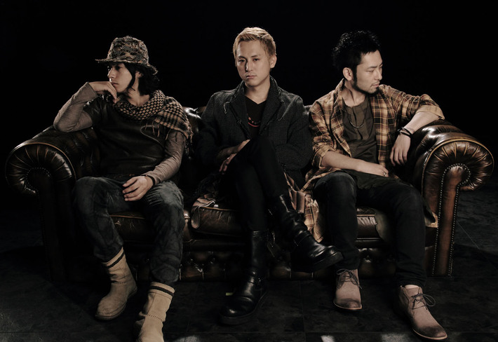 FoZZtone、11/12にリリースする6thフル・アルバム『Return to Earth』の渡會将士（Vo/Gt）描き下ろしジャケット公開。11/9に行うYouTube生放送にて「溺れる鯨」のMV公開