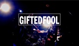 柳井邦斗（0.8秒と衝撃。）擁する新感覚ロック・バンド Gifted Fool、12/10にニュー・ミニ・アルバム『CROSS WORD』リリース決定。収録曲「アルゴリズム」のMVも公開