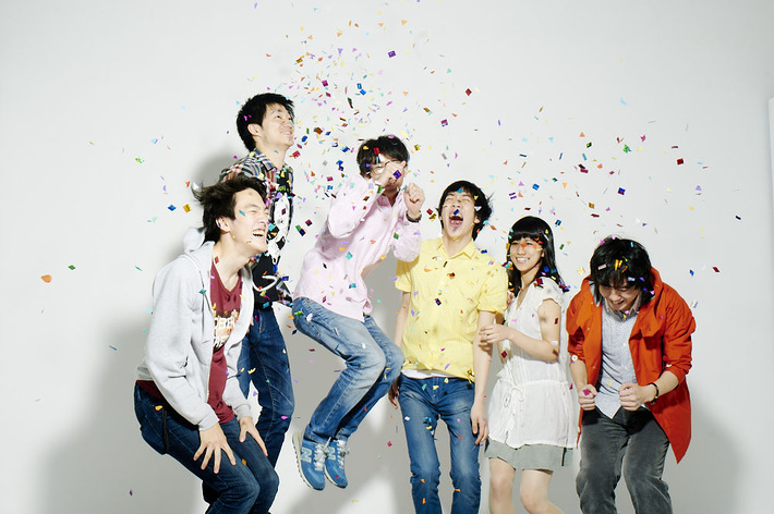 東京発の陽気な6人組バンド"恋する円盤"、12/10に1stミニ・アルバム『PASTEL』リリース決定。いしわたり淳治からコメントも到着