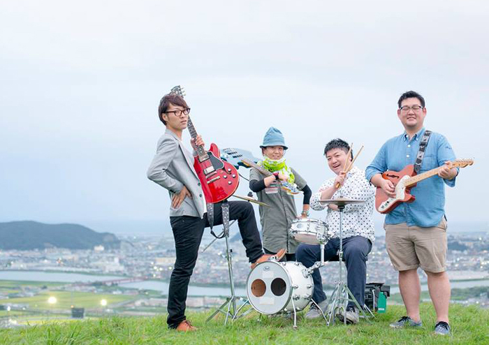 120kg柔道二段のsuguru（Vo/Gt）率いる4人組ギター・ロック・バンド momo、11/5リリースの2ndミニ・アルバム『おんがくの時代』より「君の空」のMV公開