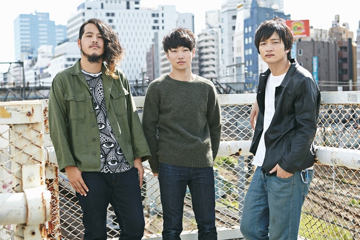 オルタナティヴ・ロック・シーンの新星 Age Factory、12/3リリースのミニ・アルバム『手を振る』よりリード・トラック「真空から」のMV公開。全国ツアーの開催も発表