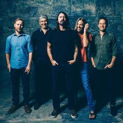 FOO FIGHTERS、Dave Grohl（Vo/Gt）による「Something From Nothing」の弾き語り映像公開