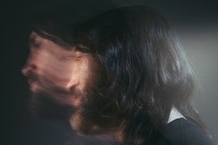 John Fruscianteが、TRICKFINGER名義で"実験的なアシッド・ハウス"アルバムをリリースすることを発表。「After Below」の音源も公開