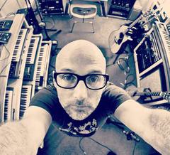 MOBY、15年前のライヴ音源を1時間にわたり公開