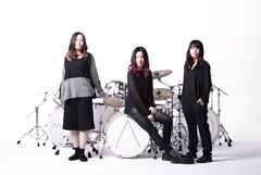 tricot、4月に開催するワンマン・ツアーの詳細発表。1/22放送のラジオ番組"SCHOOL OF LOCK!"にてニュー・シングル「E」初オンエア決定