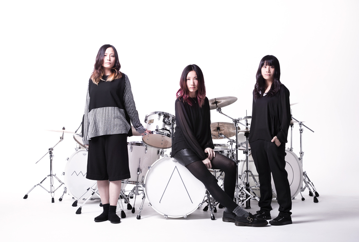 tricot、スマホをかざすと新曲「E」が試聴できる"カセット・ティッシュ"第3弾を1/17よりタワレコで配布決定