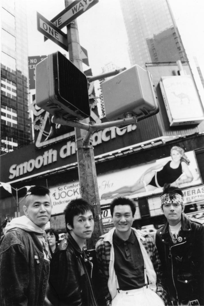 THE BLUE HEARTS、本日リリースした結成30周年記念メモリアル盤のダイジェスト＆スポット映像公開。2/9までアド・トラックが都内を走行