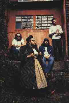 ALABAMA SHAKES、米TV番組"Saturday Night Live"で披露した「Don't Wanna Fight」と「Gimme All Your Love」のパフォーマンス映像公開