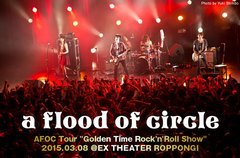 a flood of circleのライヴ・レポートを公開。4人体制での最新作を引っ提げたレコ発ツアー、己の信じるロックを放ち続けるafocの真骨頂を見せつけたツアー・ファイナルをレポート