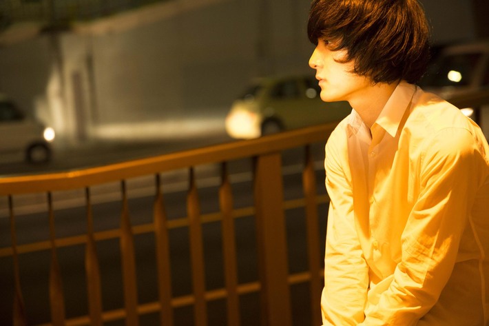 石崎ひゅーい、テレビ東京系ドラマ"みんな！エスパーだよ！"のスピンオフ特番に書き下ろし新曲「僕がいるぞ！」を提供＆本人出演決定。最新アー写も公開