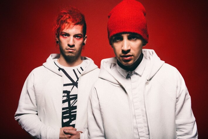 フジロックで来日するTWENTY ONE PILOTS、5/20に2ndアルバム『Blurryface』リリース決定。収録曲「Fairly Local」のMV公開＆先行配信スタート