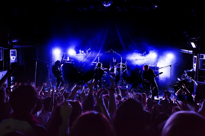 謎の4ピース・バンド "ミオヤマザキ"、スタジオ・ライヴ映像公開